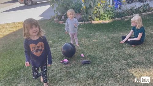 「Daughters Aren't Stoked About Gender of New Baby || ViralHog」