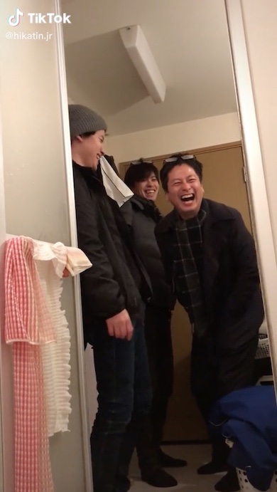 息子がかわいいとお父さん大喜びの画像