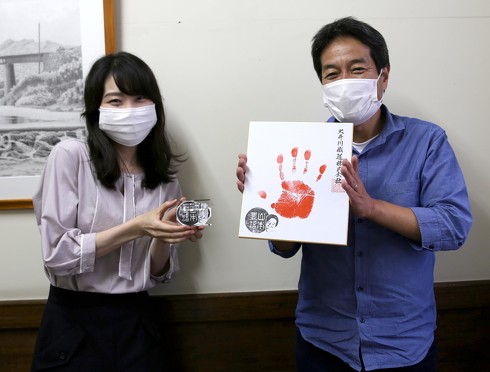 大井川鐵道の広報山本さんと返礼品企画チームの徳丸さん