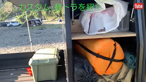 カギ付きの収納ボックスにはキャンプ道具がぎっしり！