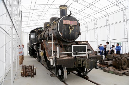 SLの修繕は、大井川鐵道にとって若手・次の世代へ蒸気機関車の復元技術を継承するという目的もある