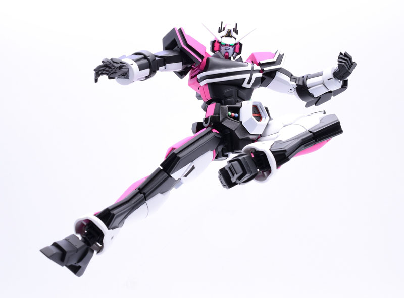 仮面ライダー風の改造ガンプラ「AGE-1 ディケイド」が奇跡のマッチング　“ガンダライド”カードで歴代ガンダムに変身！