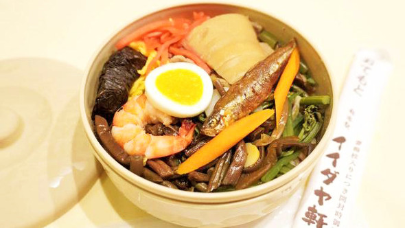 松本「月見五味めし」（700円）