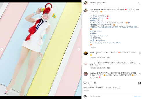 「ONE PIECE FILM RED」のウタのコスプレをするさゆり