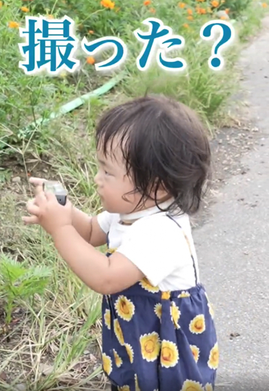 神すぎる写真を撮影した1歳児を捉えた動画