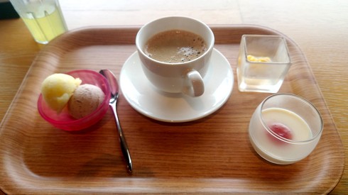 おかわり3回目　デザートタイム。栗のジェラートがおいしい。……って、食い過ぎだろ！