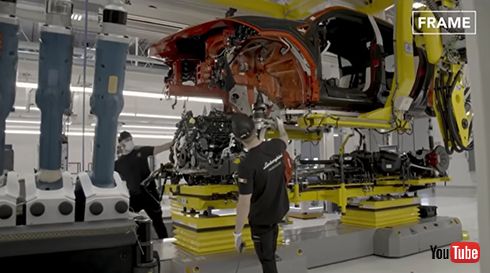 エンジンとフレームをがっちゃんこと組み合わせ！