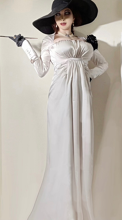 ドミトレスク夫人のコスプレをした叶美香