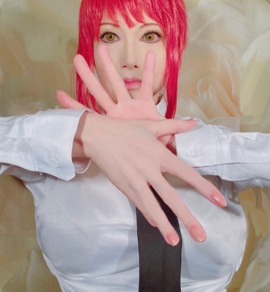 マキマのコスプレをした叶美香