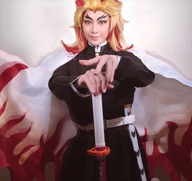 煉獄杏寿郎のコスプレをした叶美香