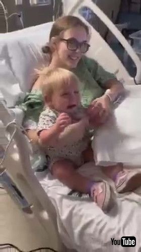 「Toddler Gets Overwhelmed to Meet New Baby Brother - 1370223」