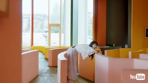 「日向坂46」新メンバー4期生の宮地すみれが「JOYFUL LOVE」MV聖地巡礼