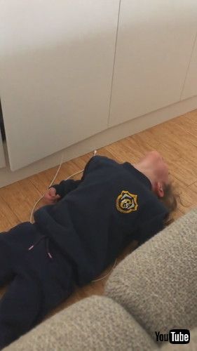 「Kid Has Dramatic Breakdown After Finishing Her Mint Chocolate Cookie Quickly - 1369121」