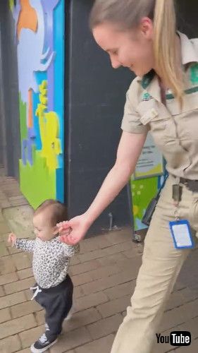 「Little Girl Uses Cuteness to Break Back into the Zoo || ViralHog」