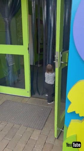 「Little Girl Uses Cuteness to Break Back into the Zoo || ViralHog」