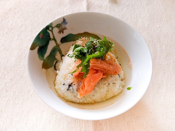 熱々のだしをかけたら完成の画像