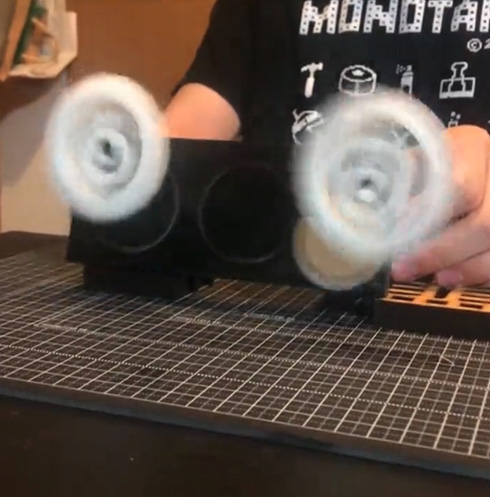 「社会の歯車」を大回転した結果　1分間に1万6500回まわる動画が風刺的かも