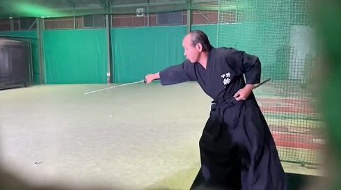 すごい刀裁き01