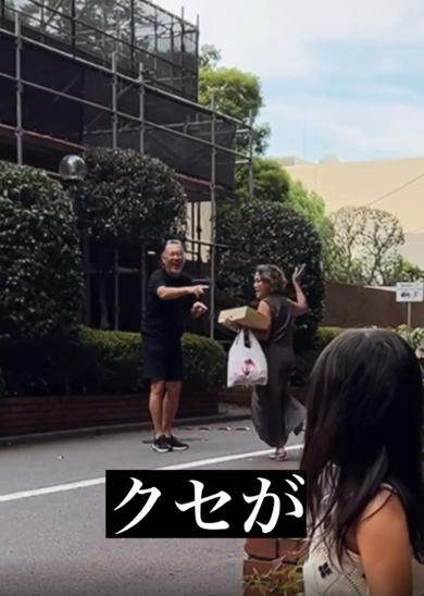 お見送りのクセが強いおばあちゃんがすてき