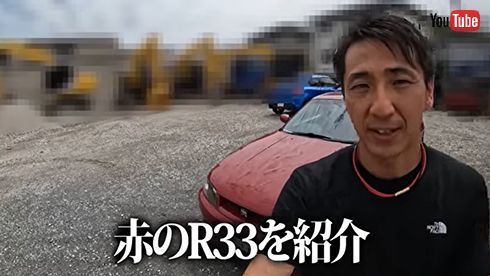 愛車「スカイライン GT-R（R33型）」を紹介する松田さん