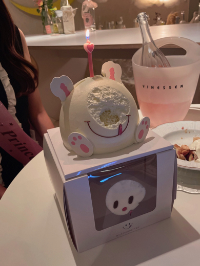 かわいいケーキが悲惨な姿に