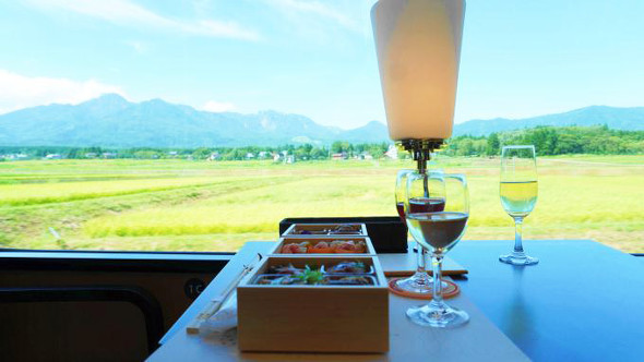 えちごトキめきリゾート雪月花「シェ・トヤのソムリエおすすめ、ワインコース」（乗車・食事付きプラン2万4800円）