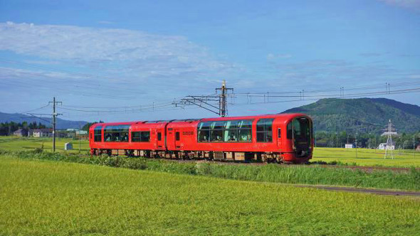 えちごトキめきリゾート雪月花「シェ・トヤのソムリエおすすめ、ワインコース」（乗車・食事付きプラン2万4800円）