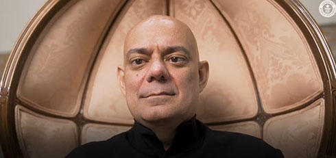 アニメみたいに眼球が飛び出す特技がすごい迫力　ギネス世界記録認定「最も遠くに飛び出た眼球の男性」