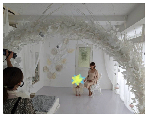 フリーアナウンサーの高橋真麻、第2子妊娠で第1子と一緒にマタニティフォト