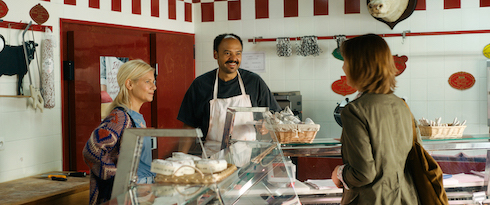 過激派ヴィーガンをハムに加工して売るヤバいフランス映画「ヴィーガンズ・ハム」レビュー