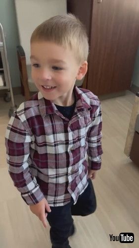 ほほ笑むお兄ちゃん