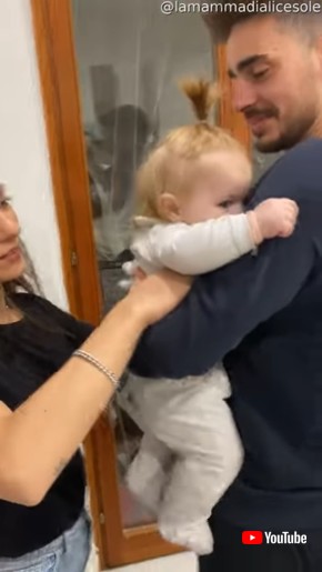 「Daughter Prefers to Stay With Dad || ViralHog」