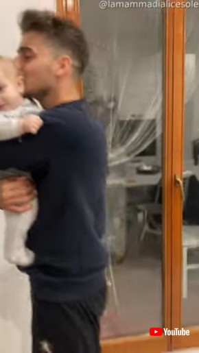 Daughter Prefers to Stay With Dad || ViralHog