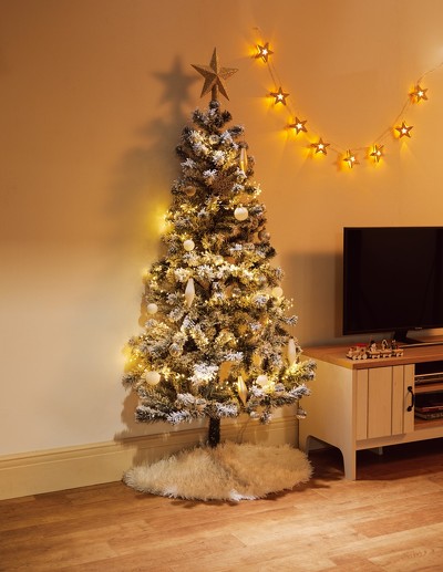 ニトリクリスマスツリー 180cmLEDライト付き 憧れの180センチツリーも置けちゃうかも! 壁に沿って省スペース