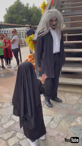 「Girl Makes Uneasy Truce During Halloween Season || ViralHog」