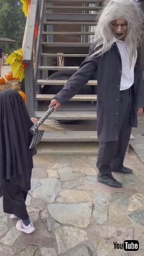 「Girl Makes Uneasy Truce During Halloween Season || ViralHog」