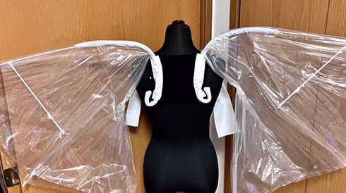 リアルな天使の羽700枚を5日間で作る狂気の工作が話題に　今からマネすればハロウィンに間に合うかも？