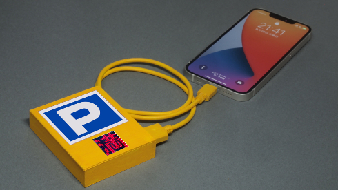 駐車場看板モチーフのモバイルバッテリー