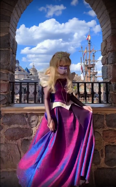 お手製「色が変わるオーロラ姫のドレス」がまるで魔法の美しさ