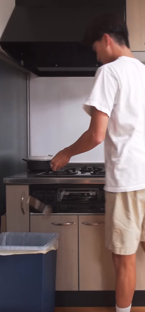 ヨーグルトを食べ終わったスプーンとカップの行方が逆　“定期的に起こる脳のバグ”があるあるすぎる