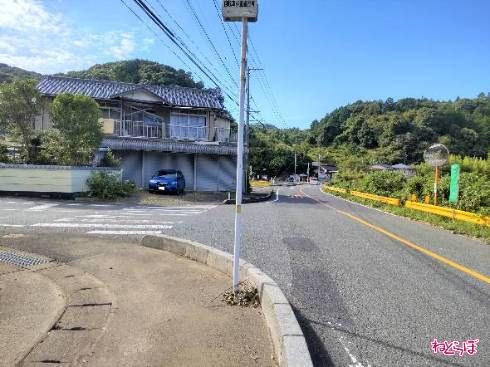 この写真のなかに変わったところがひとつあります