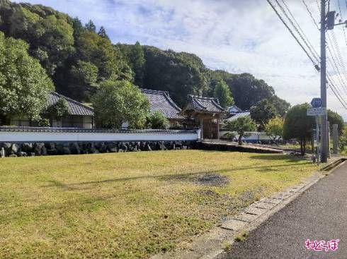 安楽寺というお寺を通過