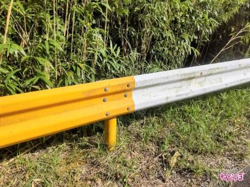 貴重な？　ガードレールの色が変わる瞬間