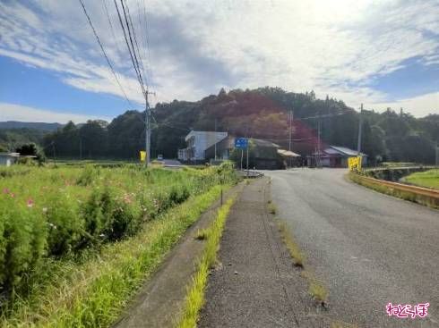 二見方面への直進が県道