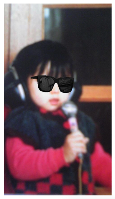 40歳を迎えた「名探偵コナン」主題歌で知られる歌手の倉木麻衣の4歳ショット