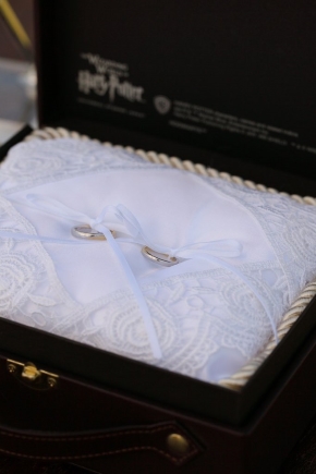 2人の結婚指輪が入っている画像