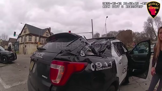 パトカー 交通事故 アメリカ ミルウォーキー