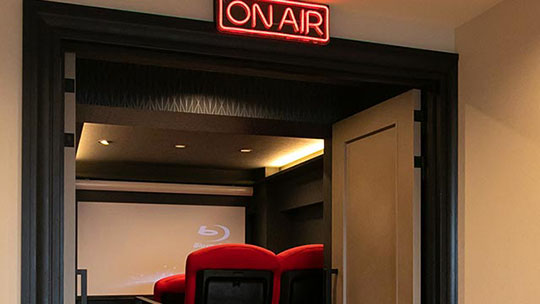 シアタールーム付きマンション「第2宏和ハイツ」が話題　管理会社のニッショーにインタビュー