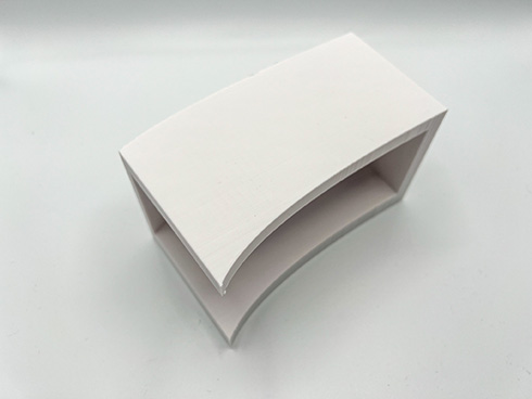 モノを置くだけで“新宿の3D猫”っぽくなる箱がおもしろい　「愛猫家の友にプレゼントしたい」と話題に