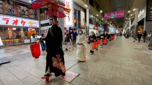 お狐 ハロウィーン 狐の嫁入り 行列 練り歩き お面 着物